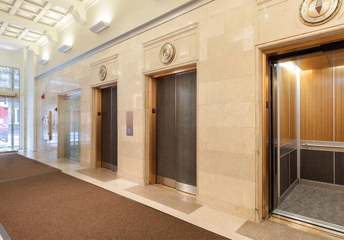 Thang máy tải khách